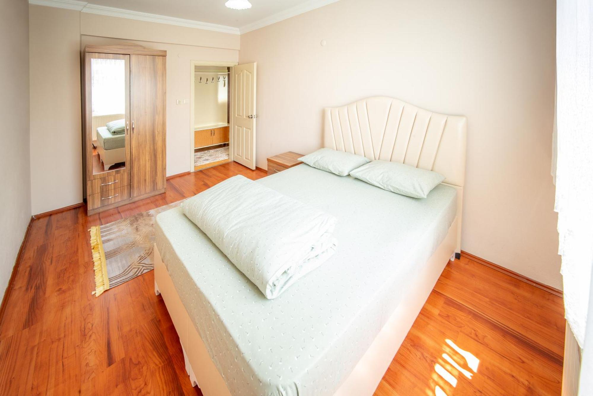 Kent Apartment *