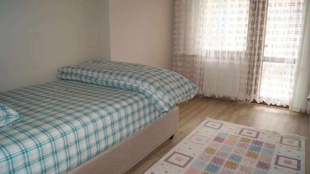 Kent Apartment *